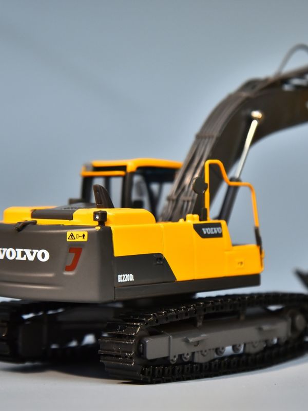 VOLVO Volvo EC220DL hợp kim máy đào mô hình kỹ thuật ban đầu xe mô phỏng máy đào trang trí