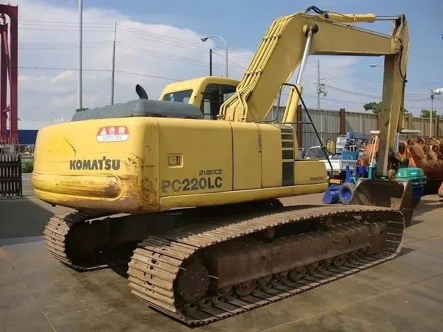 Máy đào Komatsu PC200-6 cũ với động cơ Cummins được cải tạo cho khai thác xây dựng