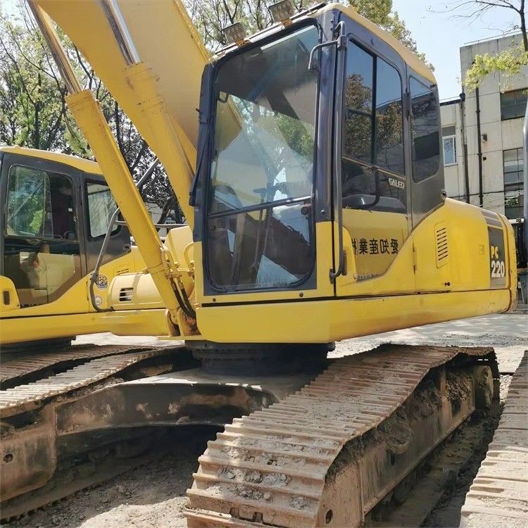 Máy đào Komatsu PC200-6 cũ với động cơ Cummins được cải tạo cho khai thác xây dựng