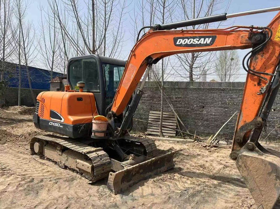 Chăm sóc tốt sử dụng 2020 Doosan DX60-9C 6 tấn Excavator cho công việc tiện ích cảnh quan