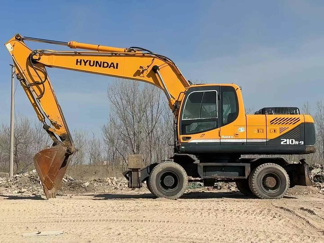 Máy xúc lốp Hyundai 210-9 đã qua sử dụng năm 2014, tình trạng tốt để bán, giá cả phải chăng