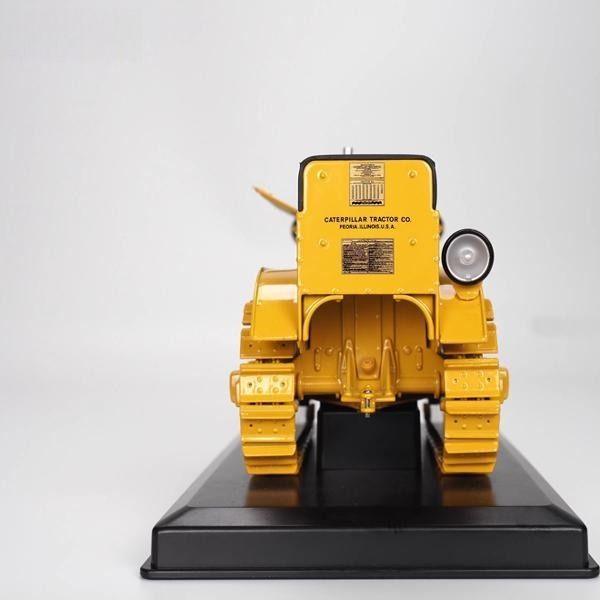 Diecast Masters 1:16 Scale 25 Traktor Model DM Alloy Farm Vehicle Miniature 85679