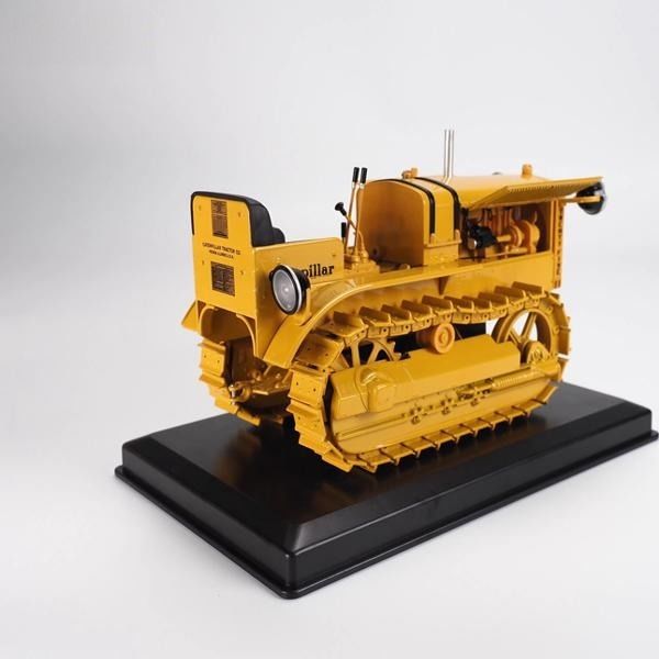 Diecast Masters 1:16 Scale 25 Traktor Model DM Alloy Farm Vehicle Miniature 85679