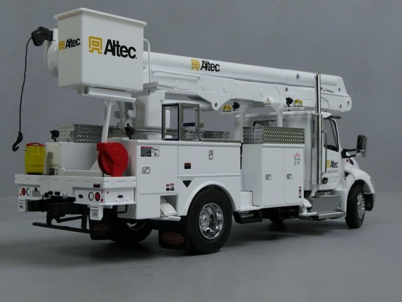 1/32 Peterbilt 536 Với Altec AA55 Nền tảng làm việc trên không DM Model 71105