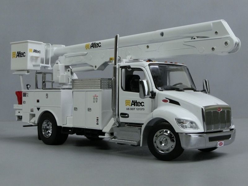 1/32 Peterbilt 536 Với Altec AA55 Nền tảng làm việc trên không DM Model 71105