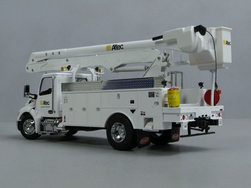 1/32 Peterbilt 536 Với Altec AA55 Nền tảng làm việc trên không DM Model 71105