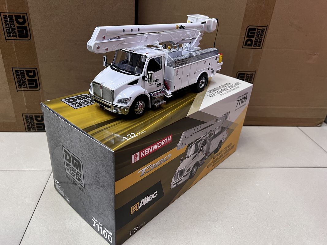 DM 1/32 Xe nâng người làm việc trên cao Kenworth T380 bằng hợp kim, mô hình xe công trình 71100