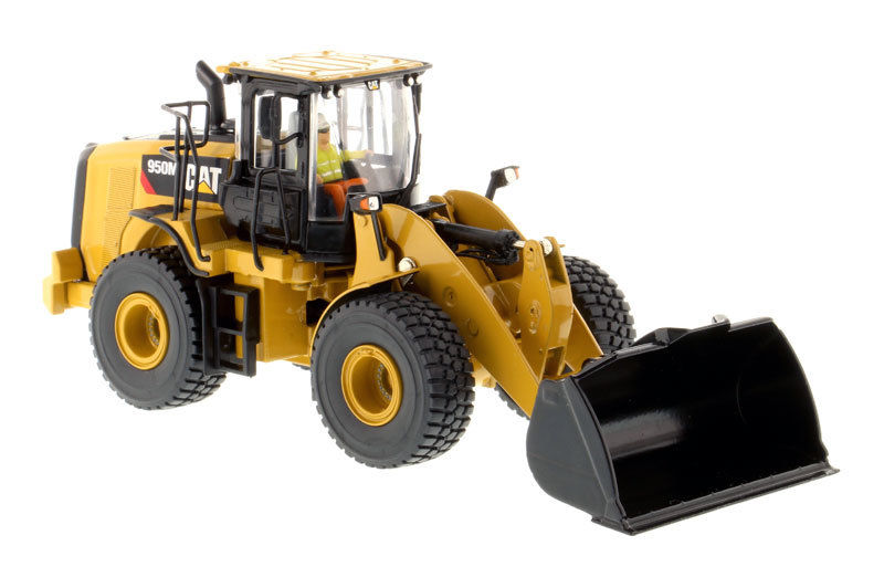 Diecast Masters DM CAT 950M Wheel Loader 1:50 Scale Diecast Engineering Model 85914