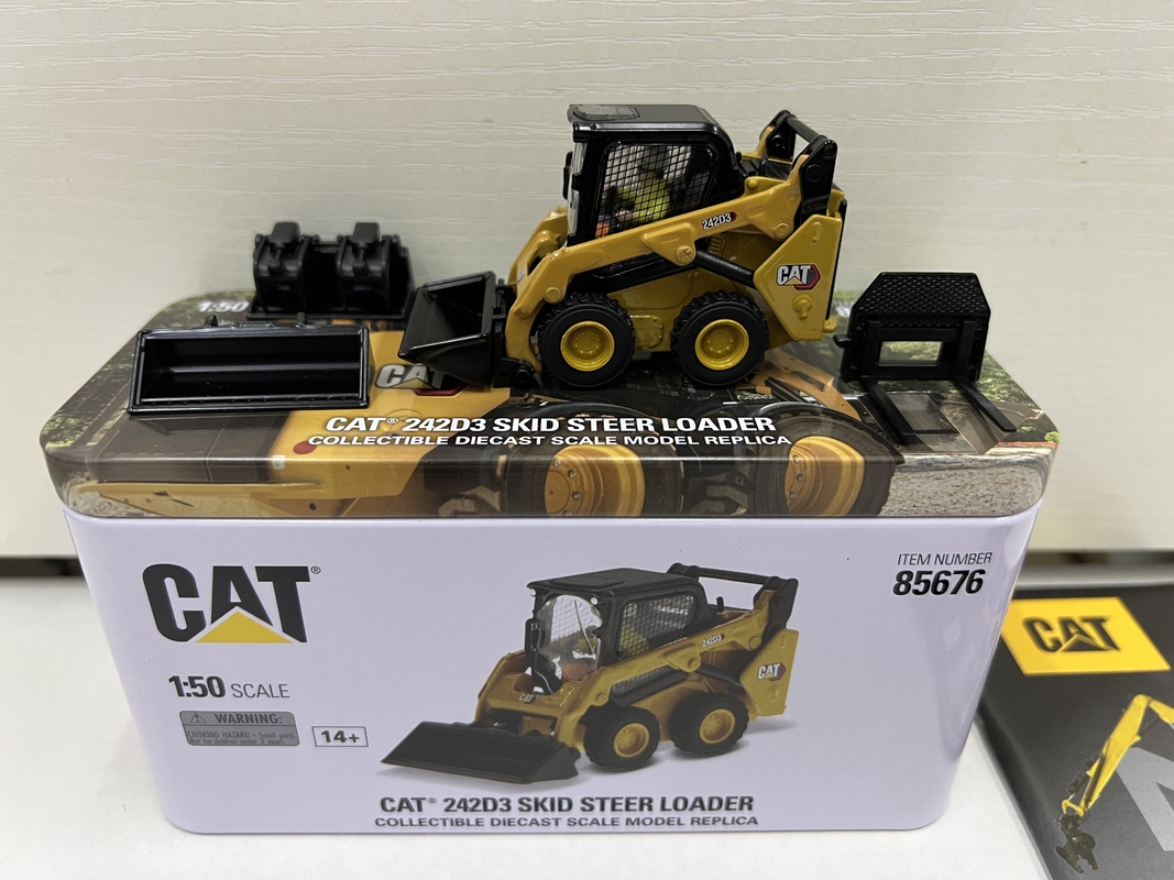 DM 1:50 MÔ HÌNH XE XÚC LẬT BÁNH LỐP NHỎ GỌN CAT 242D3 ĐÚC BẰNG HỢP KIM 85676 ĐỒ CHƠI MÔ HÌNH