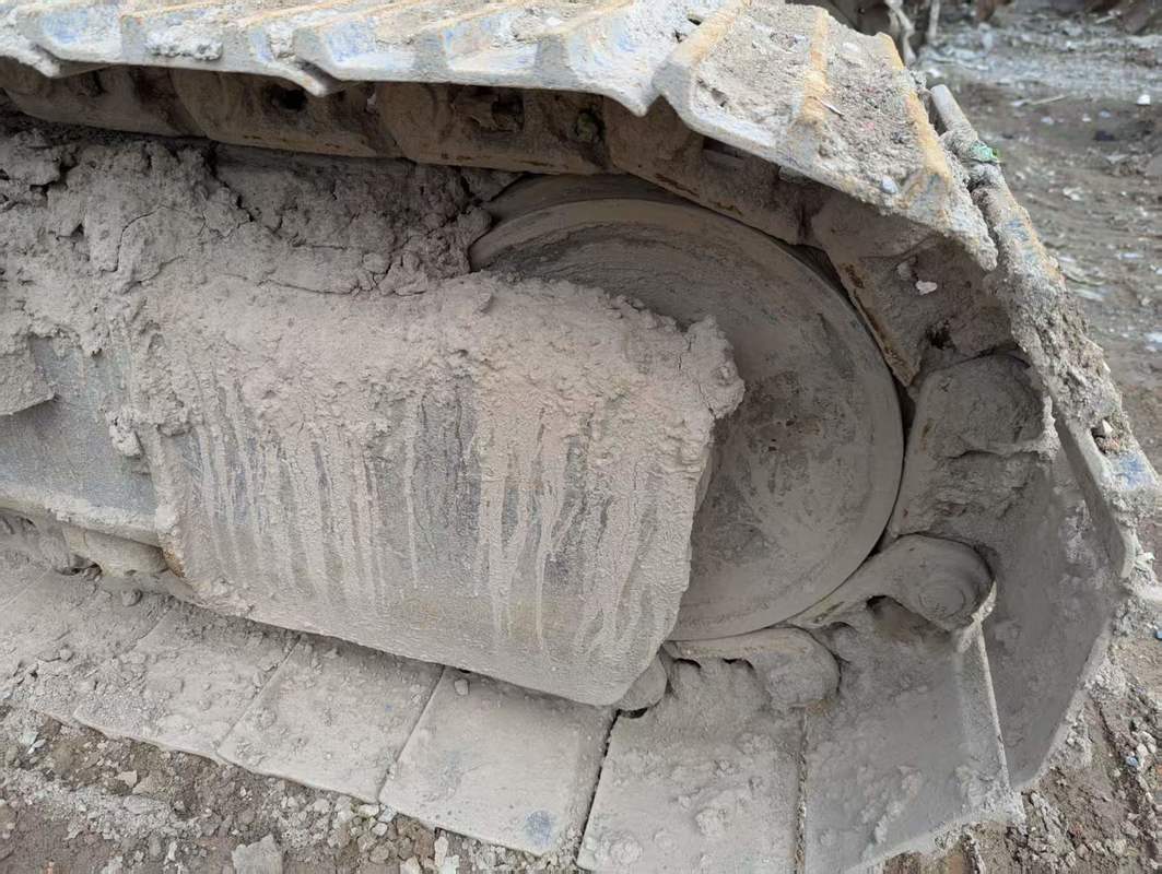 Máy đào thủy lực Cat 312D đã qua sử dụng với Động cơ Cat C4.2 ACERT, Trọng lượng vận hành 13.000 kg và Chiều sâu đào tối đa 6,44 m